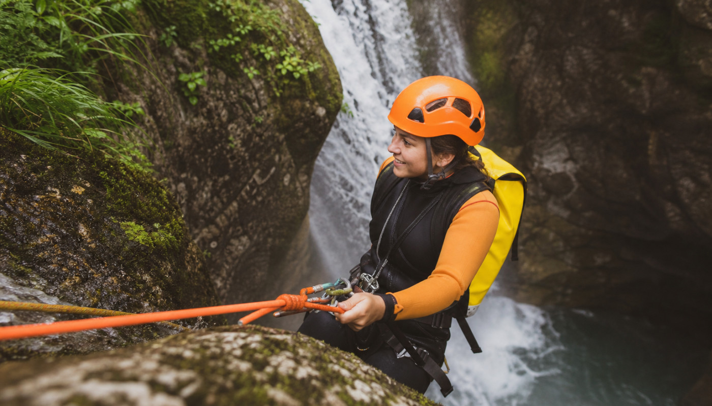 Comment le canyoning fusionne-t-il nature et adrénaline ?