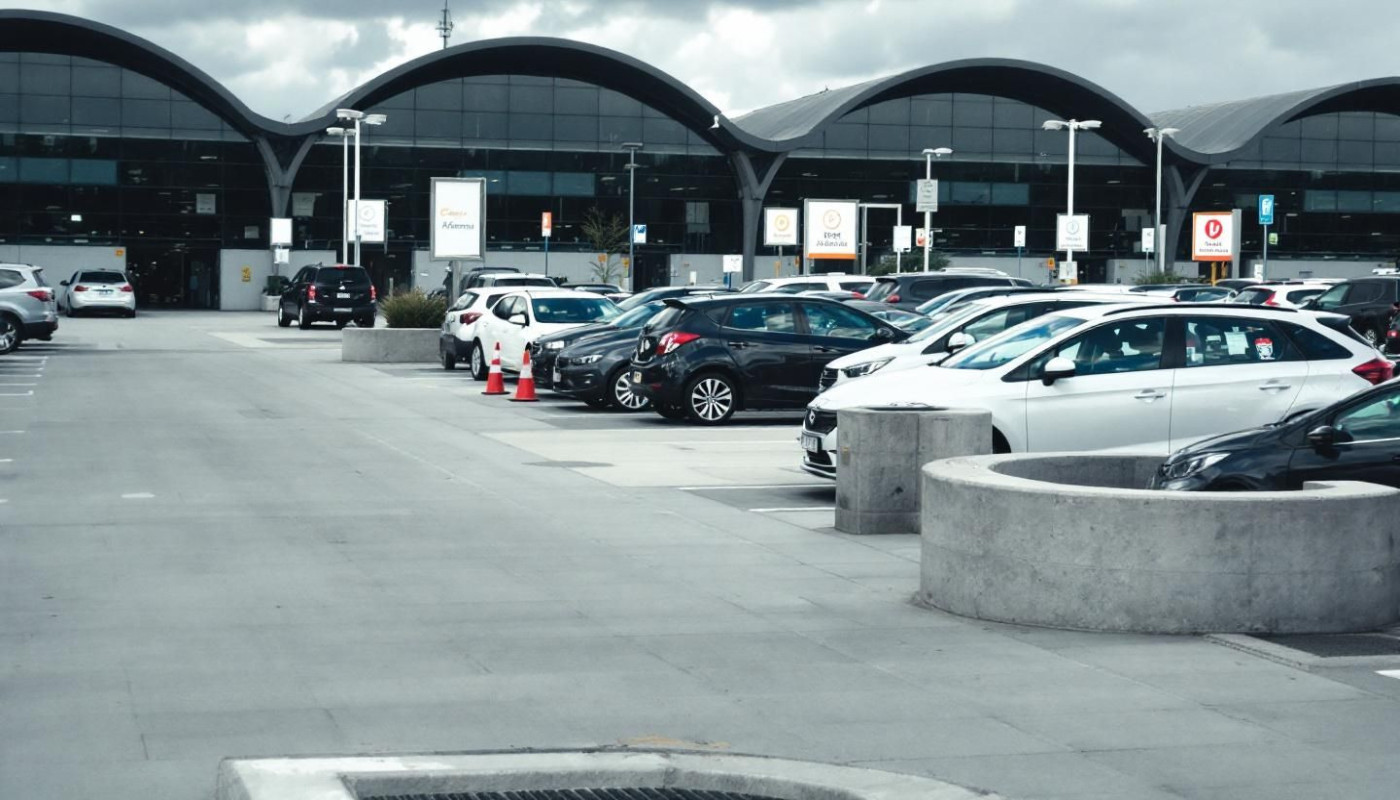Comment les parkings économiques révolutionnent-ils le stationnement aéroportuaire ?